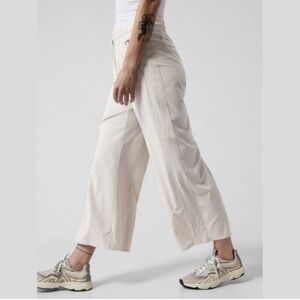 Athleta Size 16 Avenue Wide Leg Pant GUC